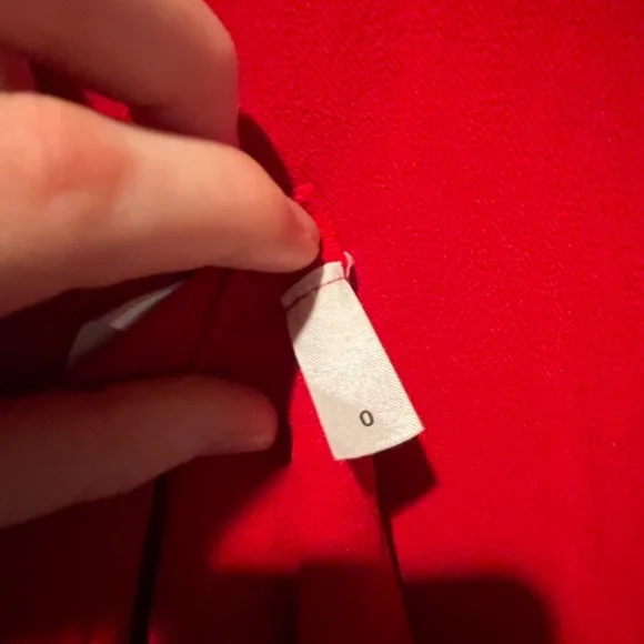 Rare Reformation dress in a vibrant red - Picture 4 of 5